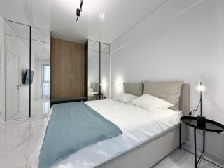 Koya Tower by the Lake Apartments - Mamaia - 4