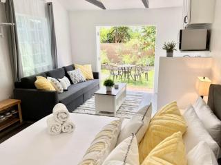 Hidden King Suite with Garden Parking - 4 Guest - 0