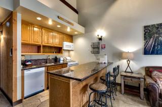 Lofted Retreat in The Village! condo - Truckee - 6