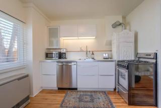 Vintage Tiny House CUTE 1BDRM Big Appeal - 7