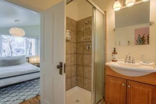 Vintage Tiny House CUTE 1BDRM Big Appeal - 3