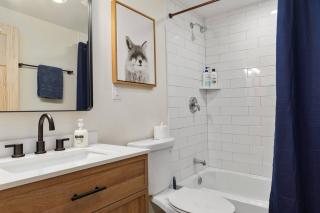 Pondview 4BR Cabin-Walk to Caverns, Hot Tub, Wi-Fi - 3