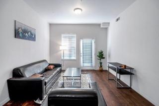 Relaxing 3BR Apartment With Pool & Wifi - Greeley - 8