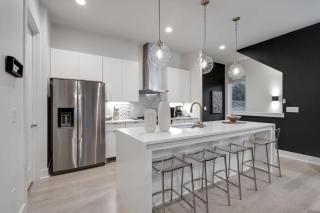 Luxury Townhouse + Rooftop Deck + 1 1 mi Downtown - 8