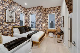 Luxury Townhouse + Rooftop Deck + 1 1 mi Downtown - 7