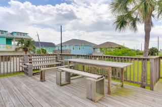 Walk to Palm Beach Galveston Home with Deck! - Galveston - 9
