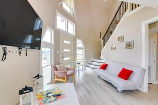 Walk to Palm Beach Galveston Home with Deck! - Galveston - 7