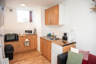 BV Homely Cozy Studio Apt Free Parking 10 Mins From Town Centre - Huddersfield - 4