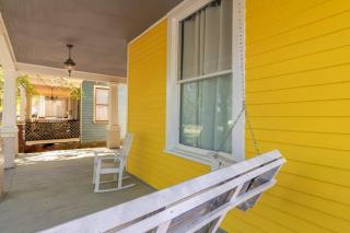 The Sunny Southern Manse Large Downtown Home - 4