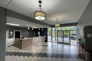Econo Lodge - Forest City - 7