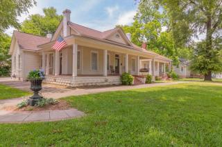Wrap-Around Porch Uptown Stay-Pets Welcome! - Columbus - 3