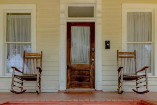 Wrap-Around Porch Uptown Stay-Pets Welcome! - Columbus - 1