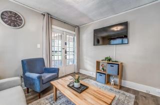 Near Shopping & Dining- Magic in Midtown- Unit B - 7