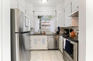 Near University & Dining- Garden District Dwelling - Montgomery - 2