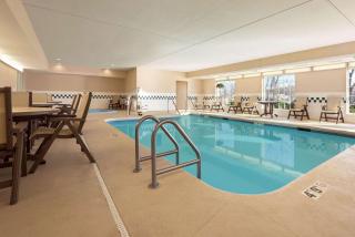Country Inn & Suites by Radisson, Clinton, IA - Clinton - 2