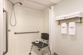 Country Inn & Suites by Radisson, Williamsburg East Busch Gardens , VA - Williamsburg - 4