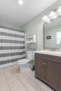 The Ridgeland Trendy Tudor-15 mins to Downtown - 5