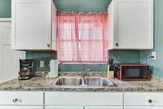 Retro Rainbow at Herb River-Canary Cottage #11 - Savannah - 3