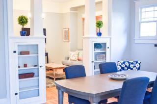 Modern & Centrally Located Stay at Calypso Dreams - Mobile - 8
