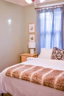 Modern & Centrally Located Stay at Calypso Dreams - Mobile - 4