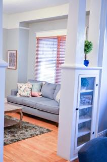 Modern & Centrally Located Stay at Calypso Dreams - Mobile - 1