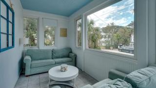 Flamingle in Fushia- Unit A- Steps to the Beach! - Tybee Island - 5