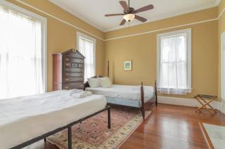 Bumblebee Mansion w Tiny Home Historic Modern - Columbus - 5