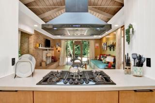 Midcentury Modern - Pool & Hot tub - Retro Retreat - Mobile - 6