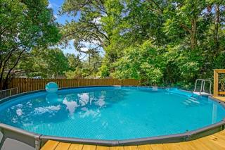 Midcentury Modern - Pool & Hot tub - Retro Retreat - Mobile - 0