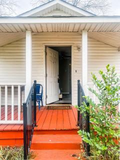 Charming Boutique Shotgun-Walk to Five Points Shops - Huntsville - 1