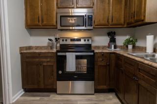 The Cozy Getaway Grill & Roku at Your Convenience! - Huntsville - 7