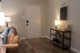 The Cozy Getaway Grill & Roku at Your Convenience! - 1