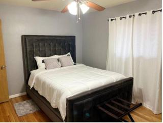Nice cozy family-sized home in quiet neighborhood - Oak Park - 9