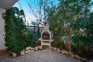 Apartments with parking space Rovanjska, Paklenica - 22989 - 4