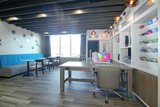Holiday Inn Hotel & Suites - Calgary Airport North by IHG - Calgary - 1