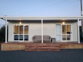 TradeStop Short-Term Accomodation - Raglan - 0