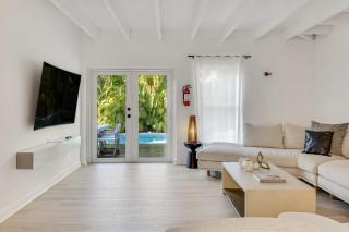 Poolside Paradise: 4BR w POOL and Mini Playground - Hollywood - 7