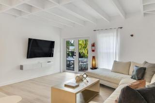 Poolside Paradise: 4BR w POOL and Mini Playground - Hollywood - 6
