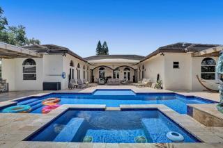 Luxury 8BR w Pool Mini-golf Soccer- 19 Guests - Davie - 8
