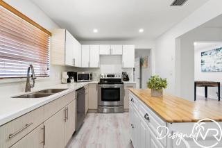 Charming 4BR Home w Private Pool - Dania Beach - 3