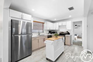 Charming 4BR Home w Private Pool - Dania Beach - 5
