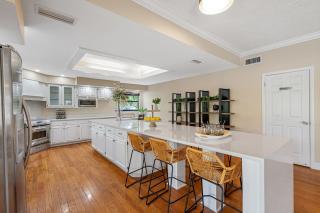 Luxury 8-BR Villa w Pool Soccer - 20 Guests - Largo - 1