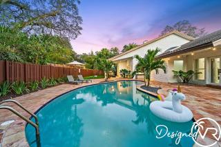 Charming 9BR New-Build Home w Heated Pool & Games - Hollywood - 6