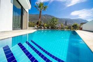 Spacious & private 4-bedroom villa with sea views, centrally located - Kaş - 7