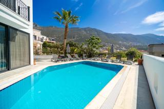 Spacious & private 4-bedroom villa with sea views, centrally located - Kaş - 9