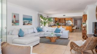 Casa Playa No 5 Modern Off Grid Beach Apartment - Durban - 3