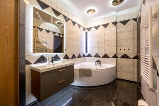 Luxury Royal Central Apartment by Prestige Homes - 5