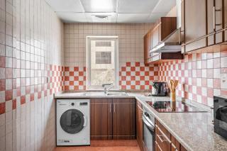 Silkhaus Luxury 1 BDR with Metro Nearby - Dubai - 2