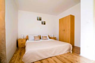 Quiet cozy apartment with pool - Kastel Sucurac - 3