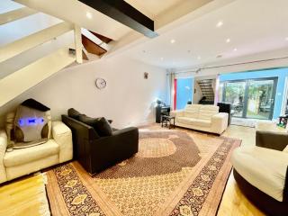 Luxury 4 Bedroom House with 4 Bathrooms - Elizabeth Line & Acton Central stations at walking distance - Londra - 8